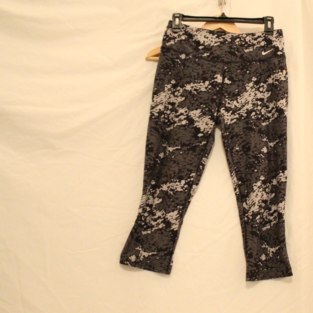 Nike capri leggings